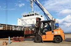 004積み重ねができる椅子