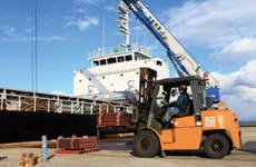 004積み重ねができる椅子