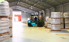 004積み重ねができる椅子