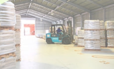 004積み重ねができる椅子